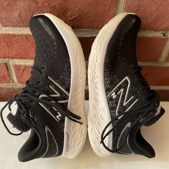 New Balance Fresh Foam Black Thunder W1080B12 Running Shoes Size 7 - Picture 4 of 11